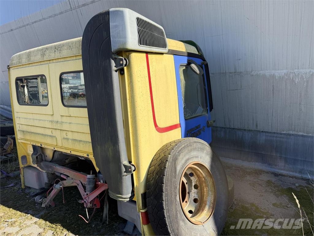 Mercedes-Benz Actros 3240 ohjaamo Plataformas