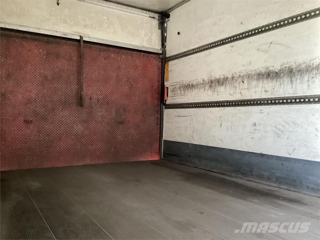 Mercedes-Benz Ateco Camiones con caja de remolque