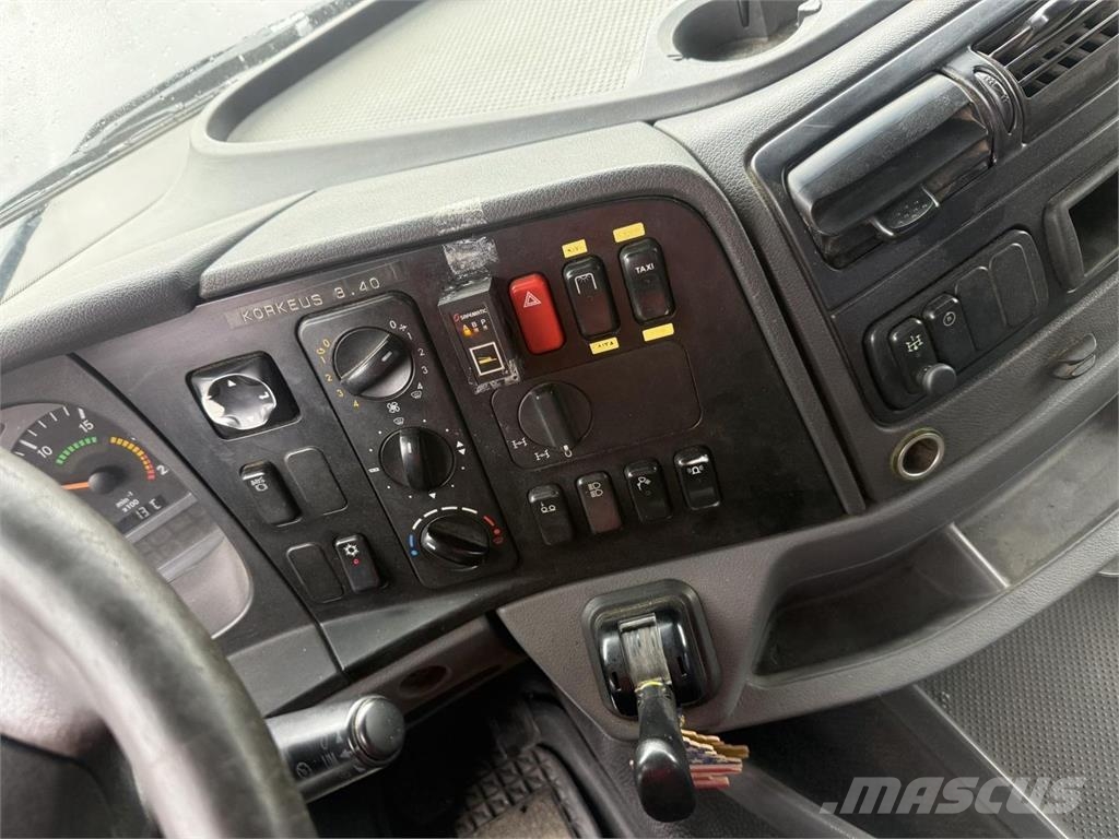 Mercedes-Benz Axor 3243 8x4 Kipper