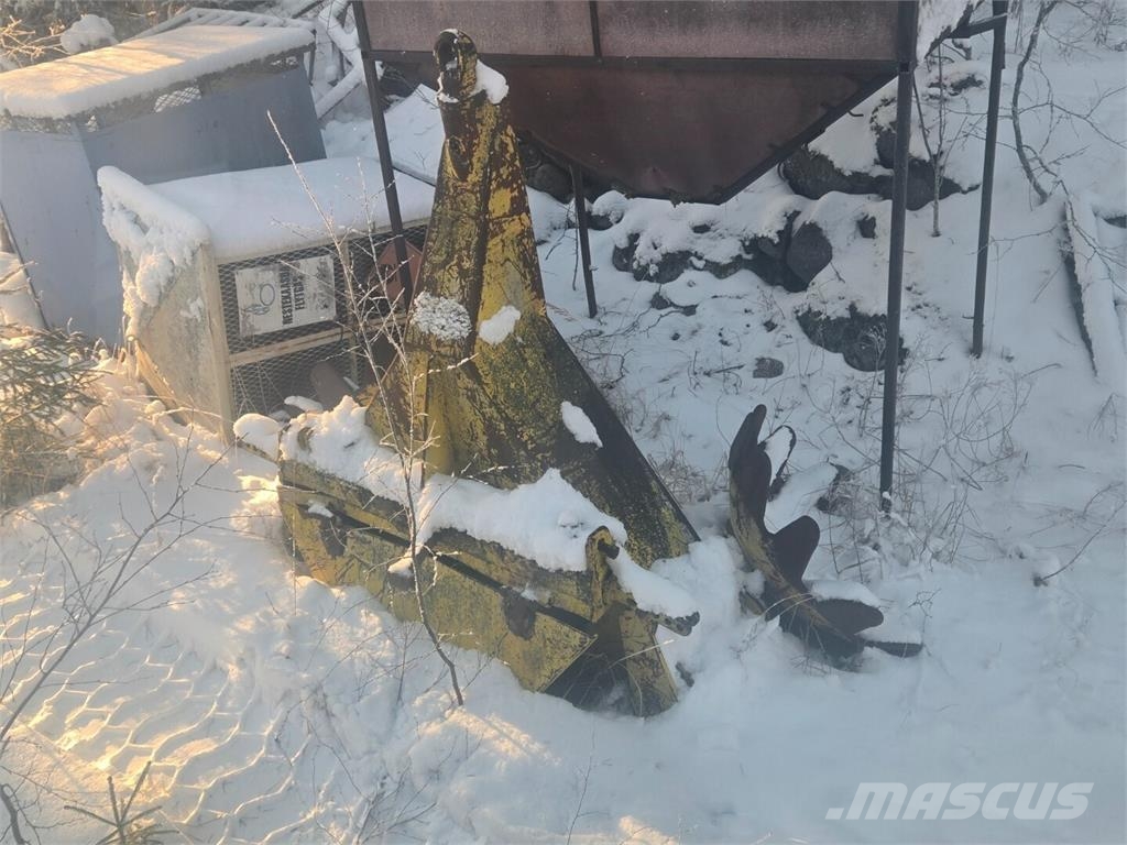 Metsä äes metsäkoneeseen tai raktoriin 其他组件