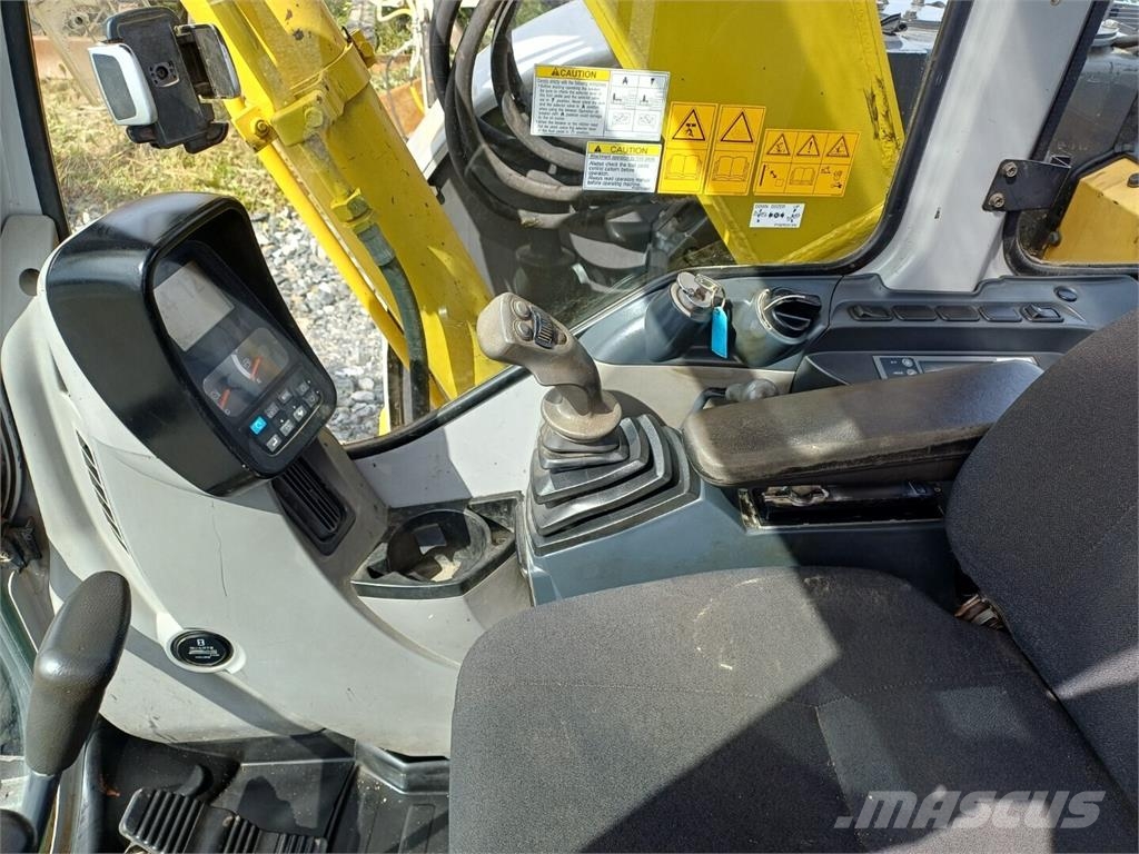 New Holland E70BSR-2 pihti engconilla Midigraafmachines 7t - 12t
