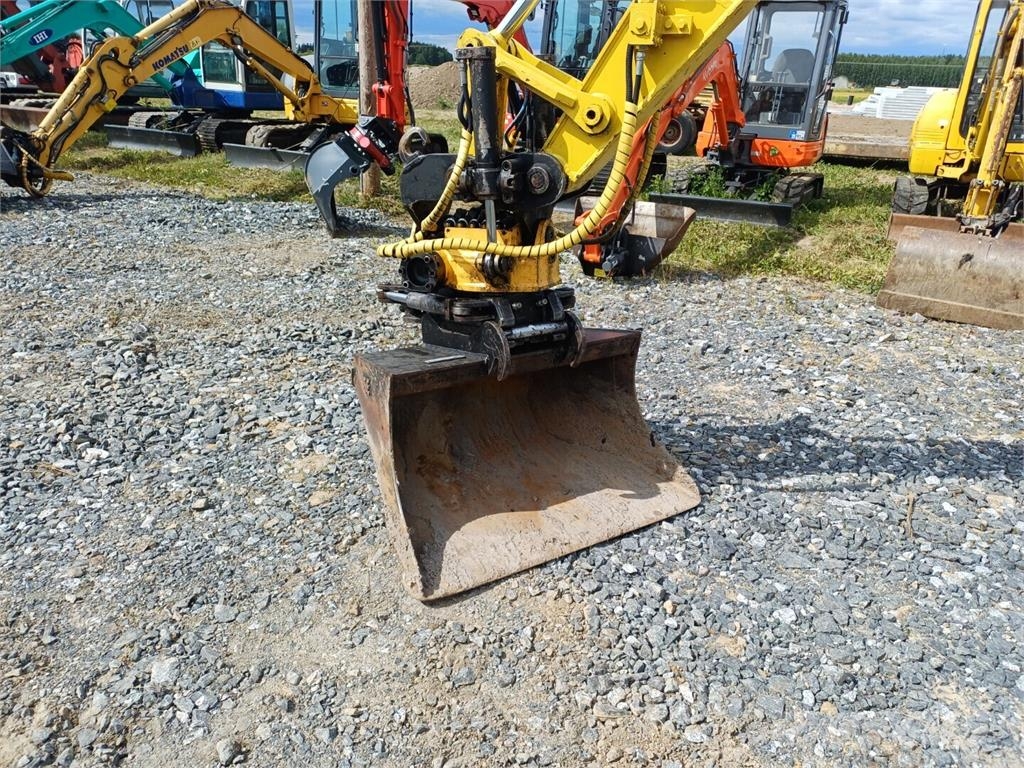 New Holland E70BSR-2 pihti engconilla Midigraafmachines 7t - 12t