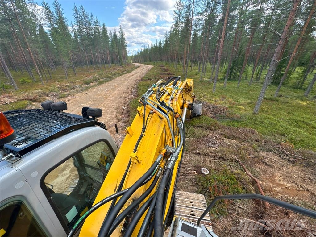 New Holland Kobelco E 235 BSR-2 Rupsgraafmachines