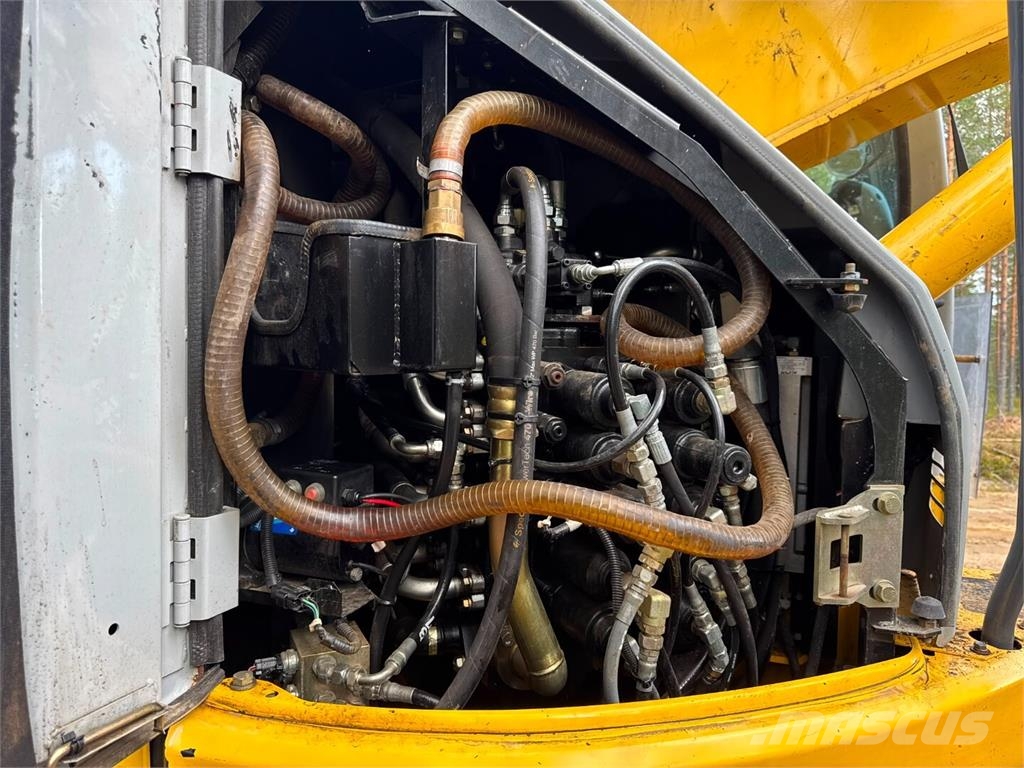New Holland Kobelco E 235 BSR-2 Rupsgraafmachines