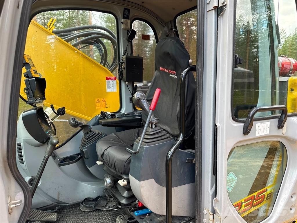 New Holland Kobelco E 235 BSR-2 Rupsgraafmachines