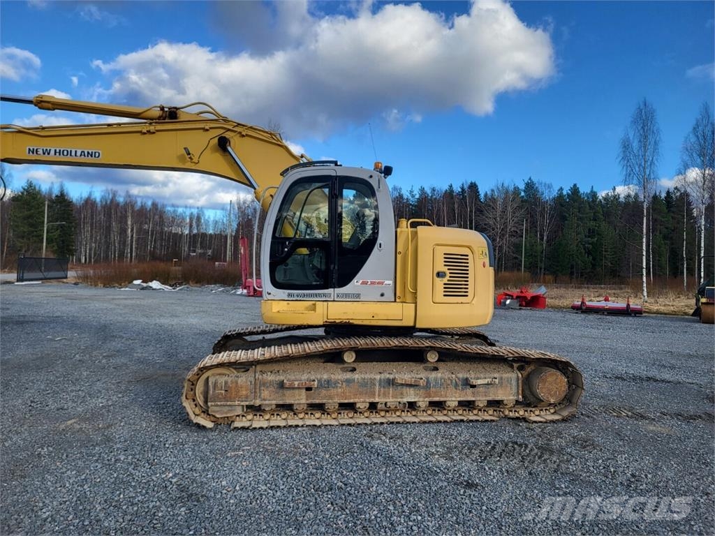 New Holland Kobelco E 235 SR حفارات زحافة