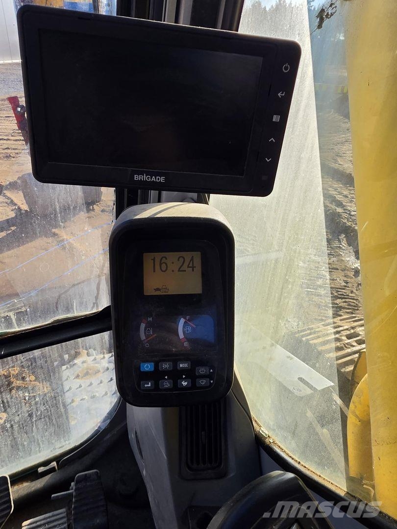 New Holland Kobelco E235BSR-2, Indexator, Rasvari... Raupenbagger