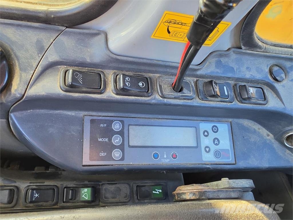 New Holland Kobelco E235BSR-2, Indexator, Rasvari... Raupenbagger