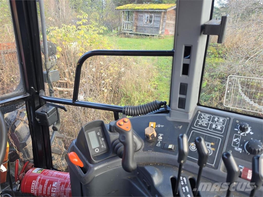 New Holland M135 4WD, Suurteholinko, Paripyörät, Etulevy الجرارات