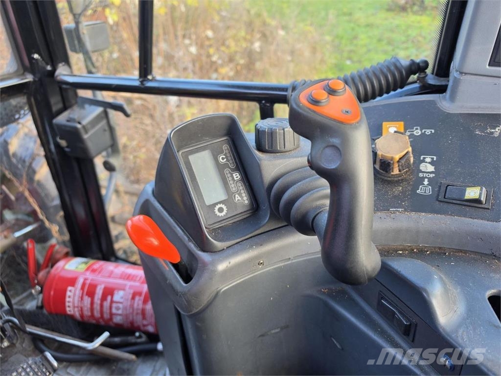 New Holland M135 4WD, Suurteholinko, Paripyörät, Etulevy الجرارات