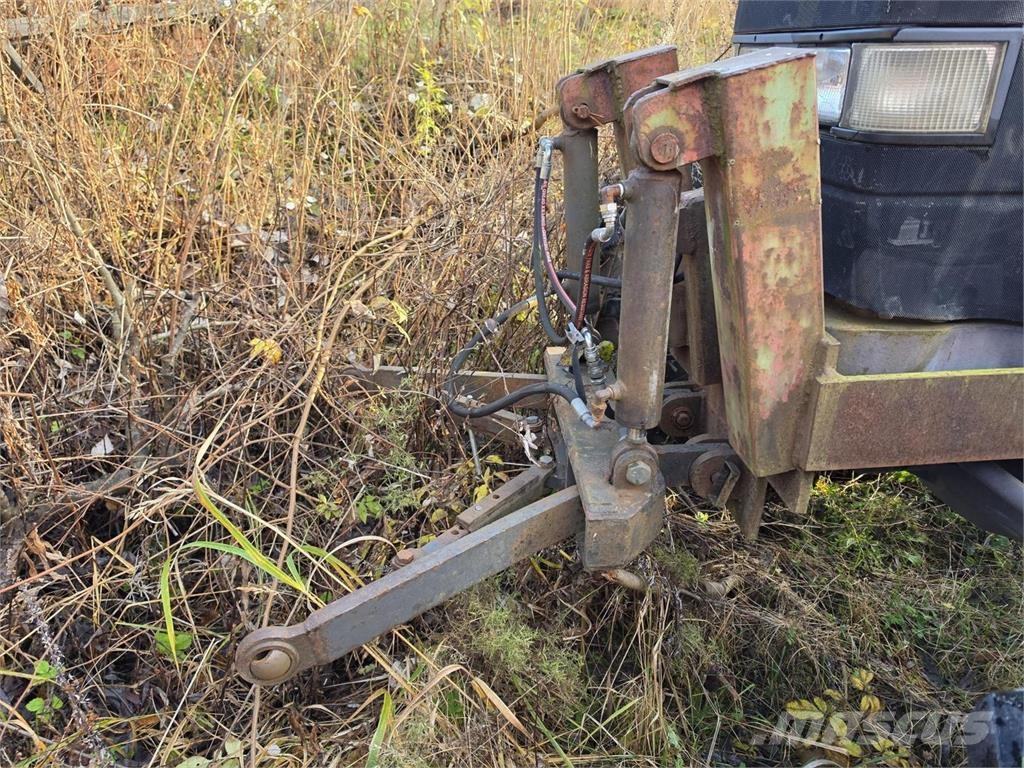 New Holland M135 4WD, Suurteholinko, Paripyörät, Etulevy الجرارات