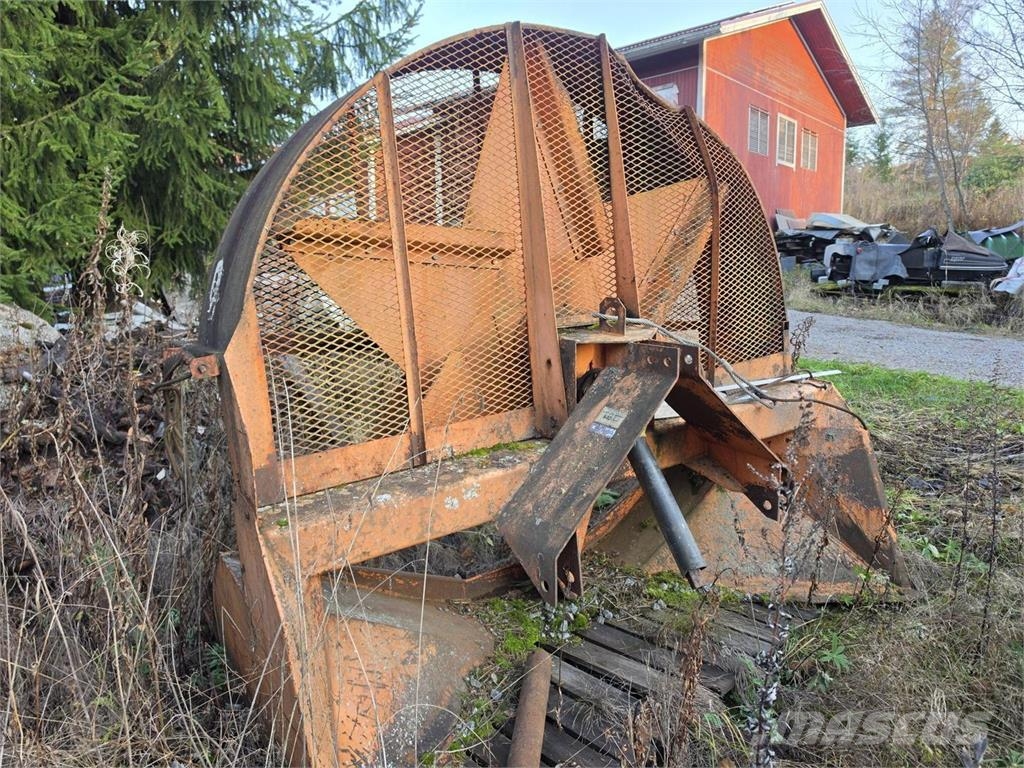 New Holland M135 4WD, Suurteholinko, Paripyörät, Etulevy الجرارات