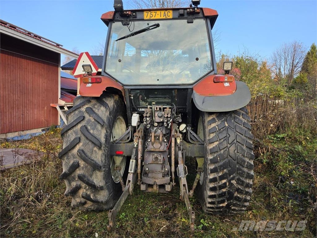 New Holland M135 4WD, Suurteholinko, Paripyörät, Etulevy الجرارات