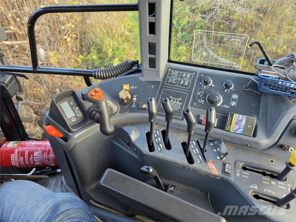 New Holland M135 4WD, Suurteholinko, Paripyörät, Etulevy الجرارات