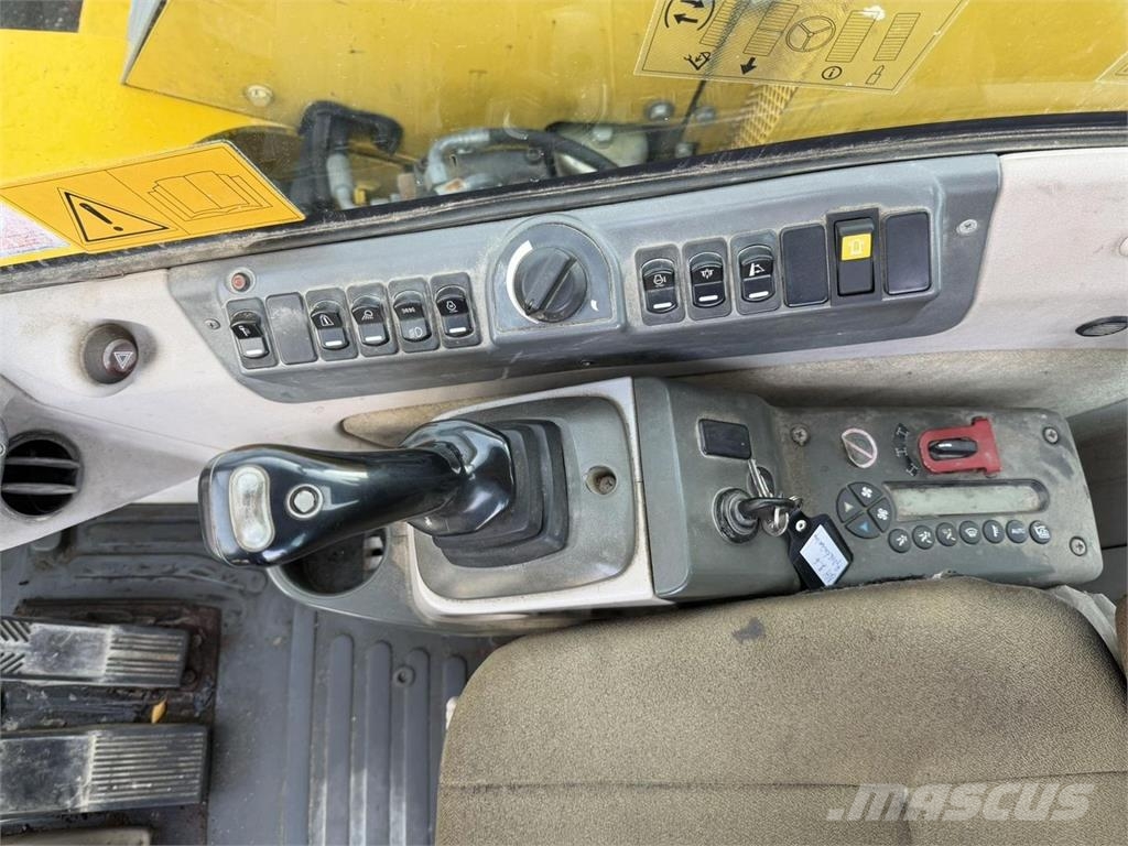 New Holland MH 2.6 -pyöräalustainen kaivinkone Pyöräkaivukoneet