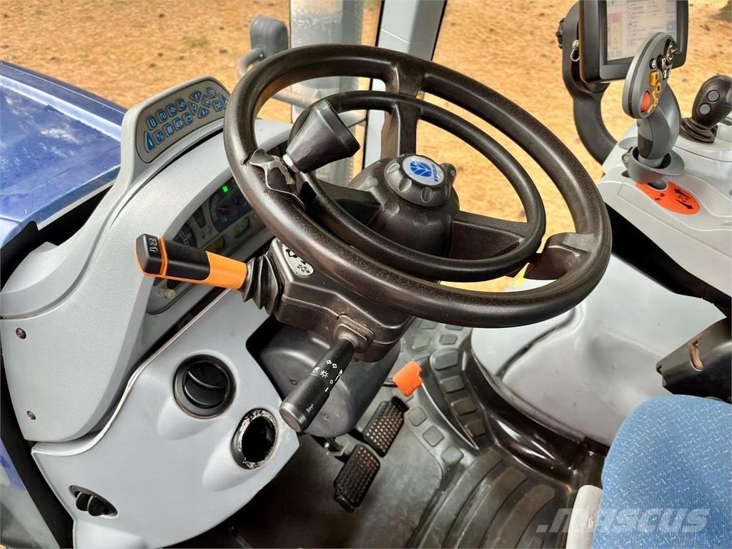 New Holland T7070 Autocommand الجرارات