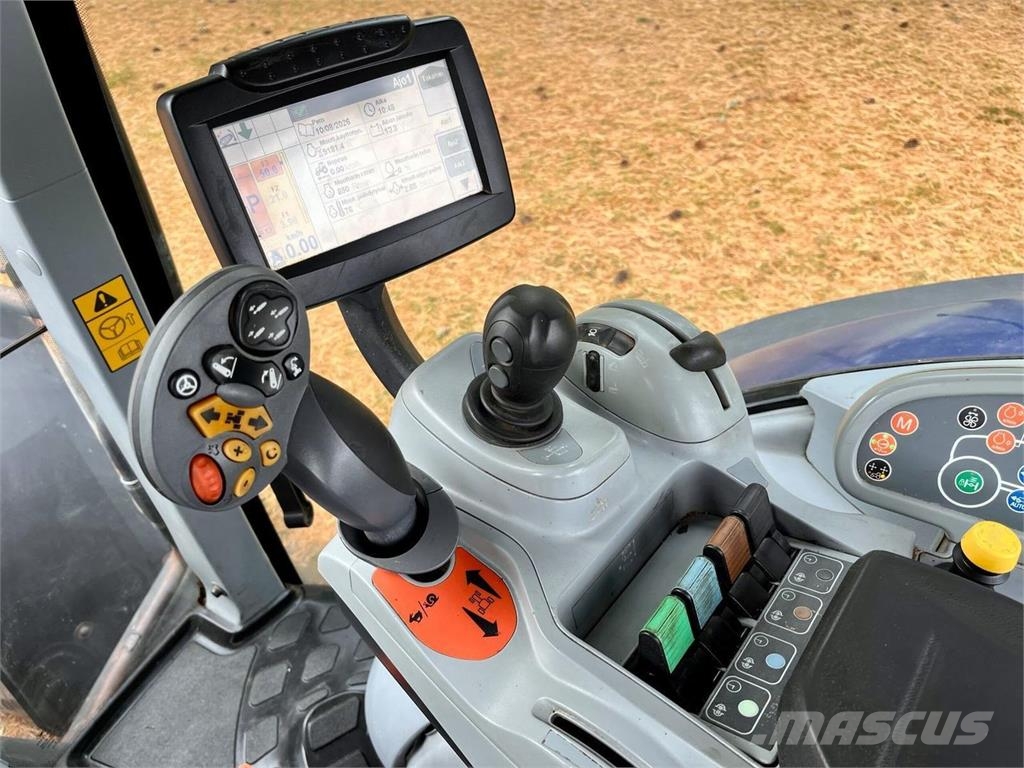 New Holland T7070 Autocommand الجرارات