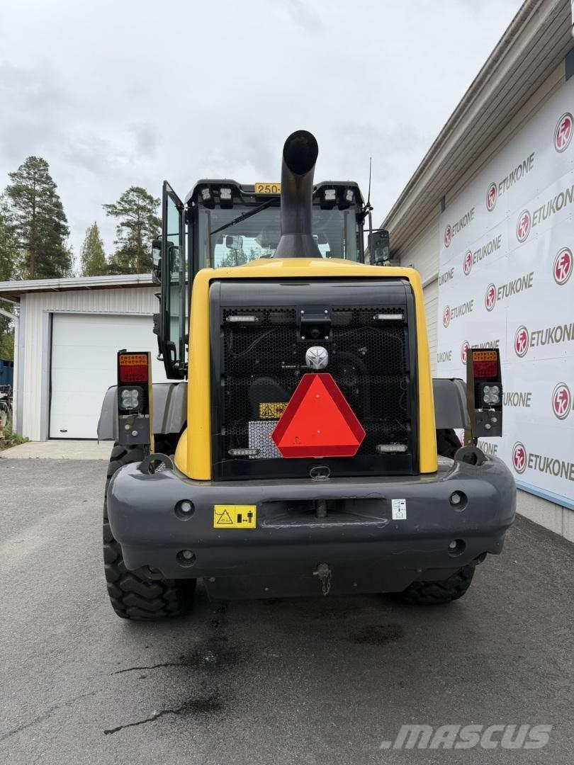 New Holland W130D Pyöräkuormaaja Rataslaadurid