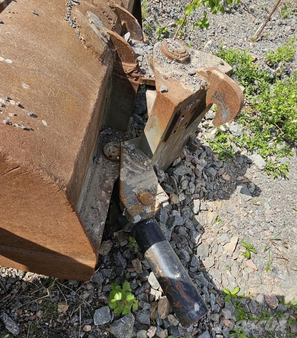 Niskakangas Kallistuva luiskakauha NTP10 Buckets