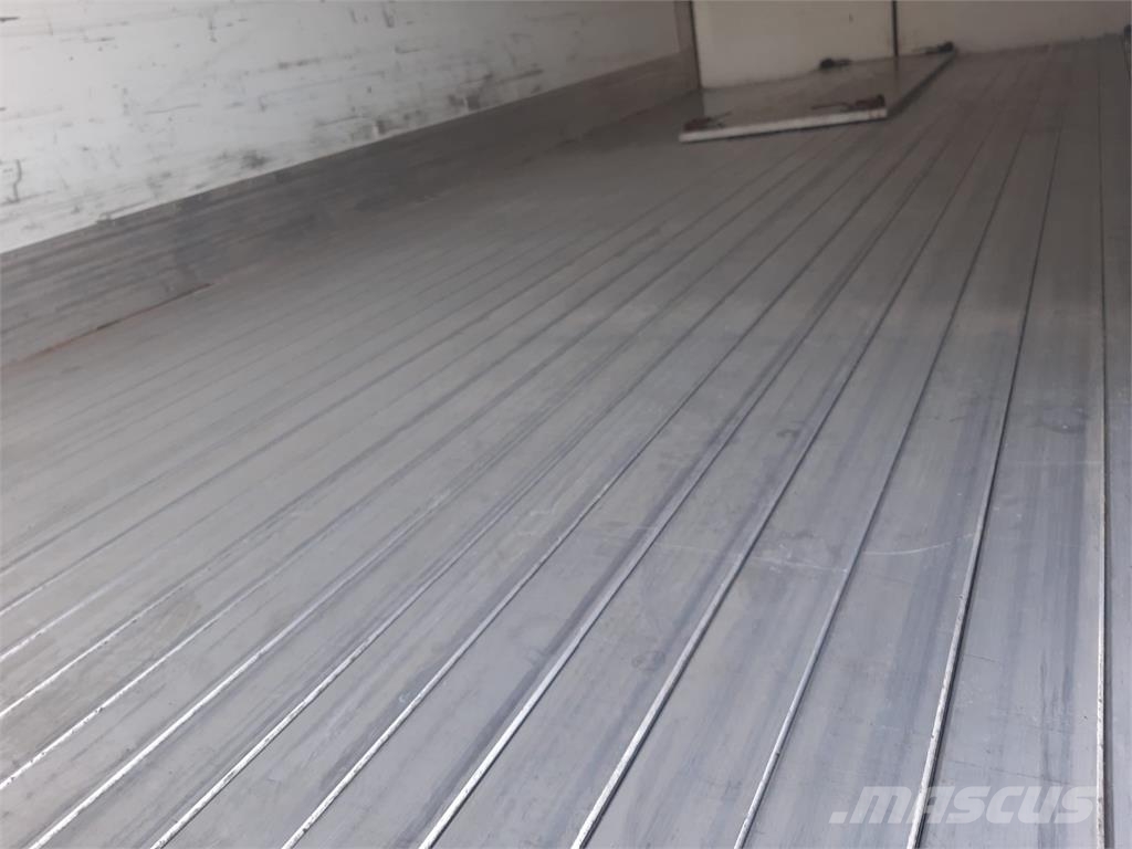 NTM 12,5 M KOKOSIVUNAUKEAVA Box Trailers