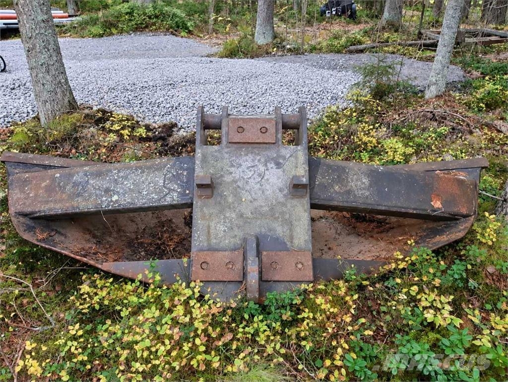 Ojakauha kynsillä Muut