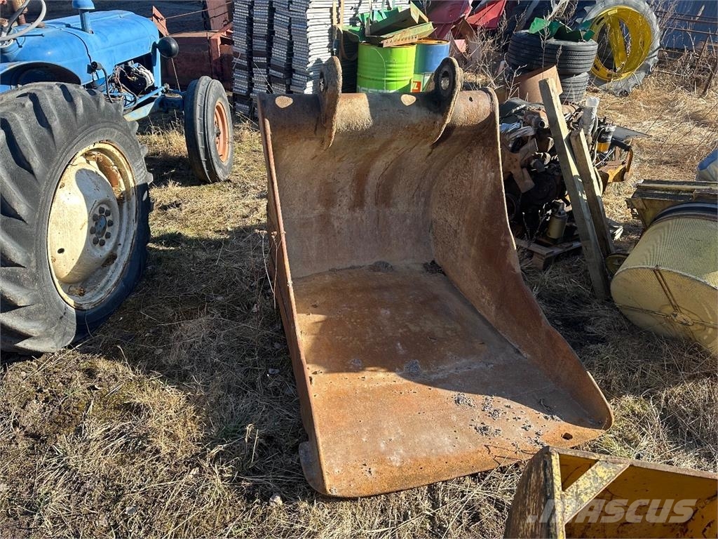  Omavalmiste Kuokkakauha 110cm Pistoane