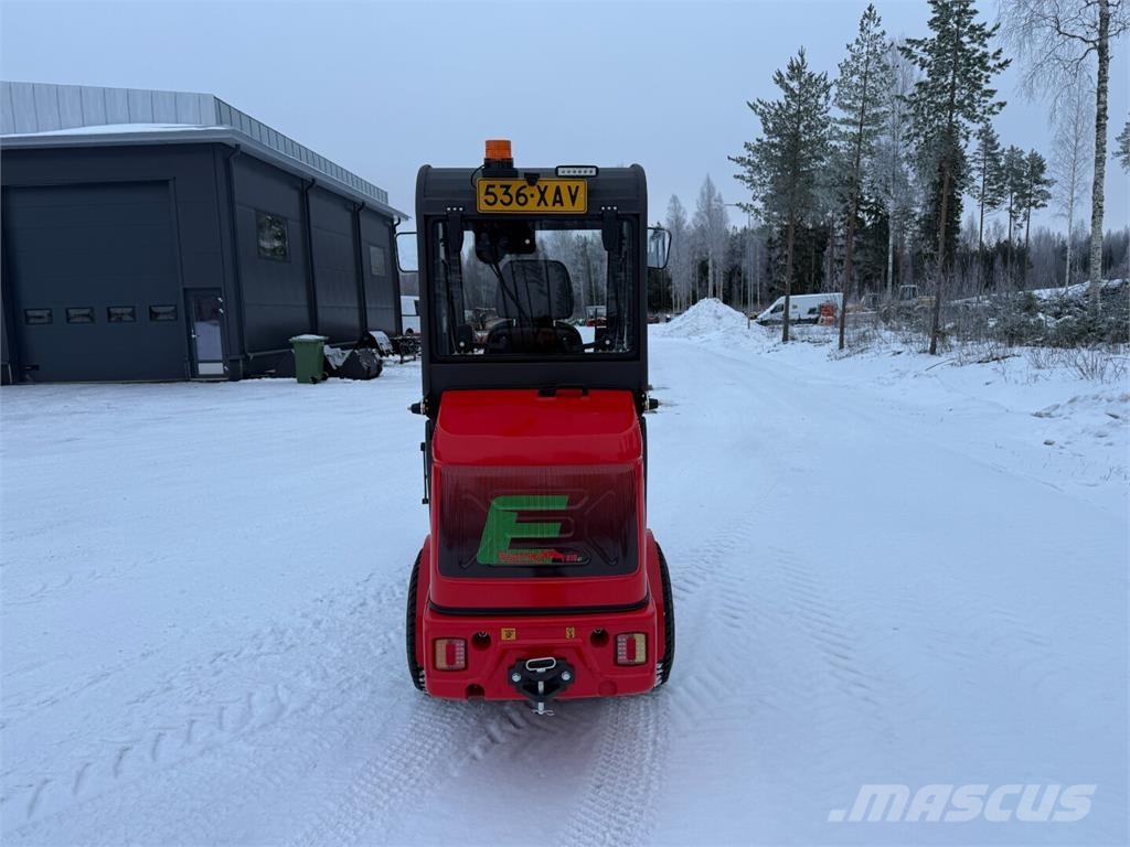 QuattroX Qx-810 E Täyssähköinen pienkuormaaja 小型装载机