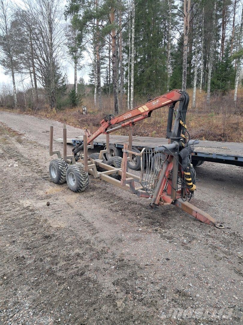 RKP 2 palkki kärry uusilla renkaila Muut metsäkoneet
