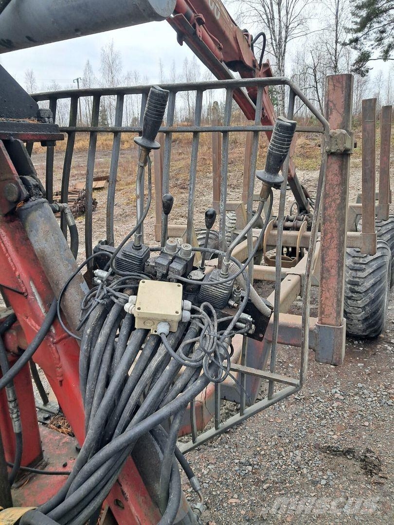 RKP 2 palkki kärry uusilla renkaila Muut metsäkoneet