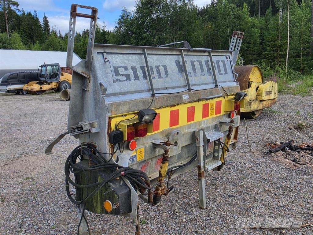 Salo Siro-Kopo 600-L Perälautahiekoitin Sableuse et saleuse