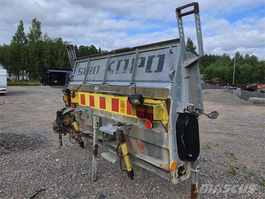 Salo Siro-Kopo 600-L Perälautahiekoitin Sableuse et saleuse