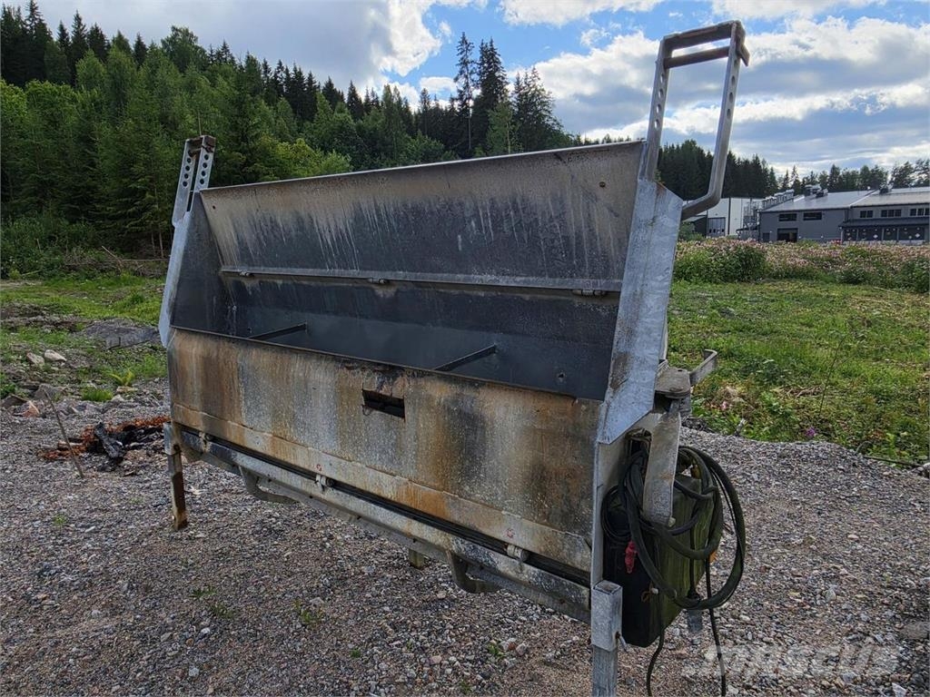Salo Siro-Kopo 600-L Perälautahiekoitin Sableuse et saleuse