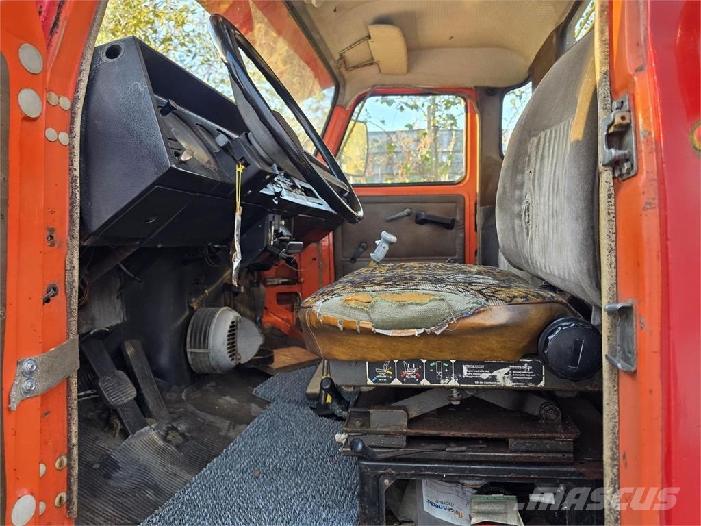 Scania 85 6X2, Peku 897 Nosturilla Nosturiautot
