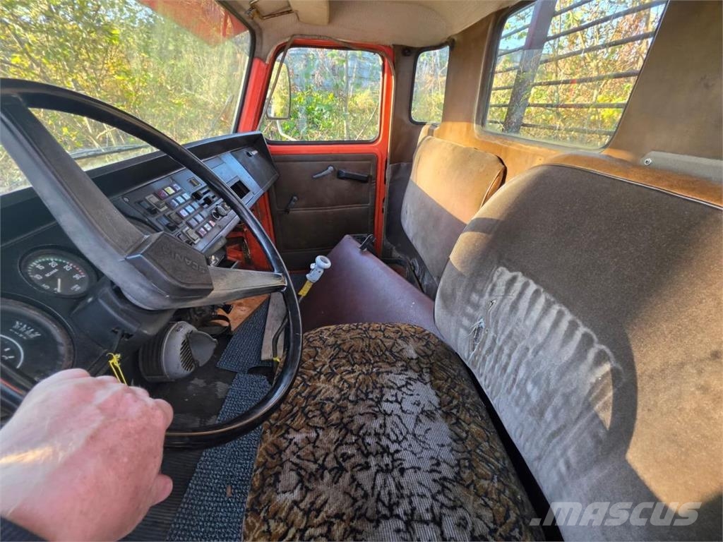 Scania 85 6X2, Peku 897 Nosturilla Nosturiautot