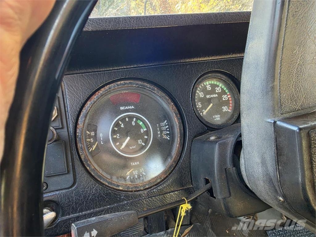 Scania 85 6X2, Peku 897 Nosturilla Nosturiautot