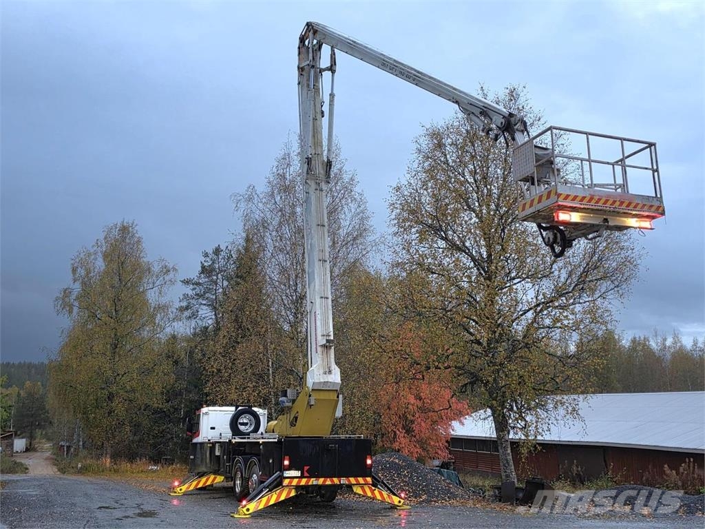 Scania 94G 260 6X2 Henkilönosturilla Crane trucks