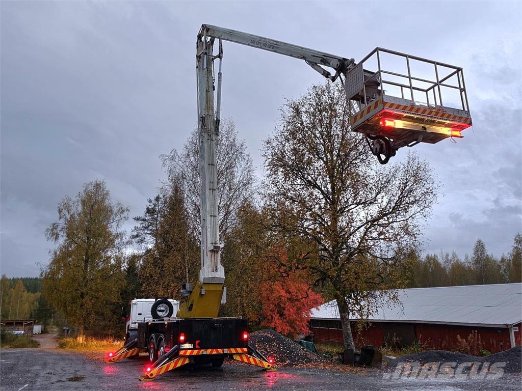 Scania 94G 260 6X2 Henkilönosturilla Crane trucks