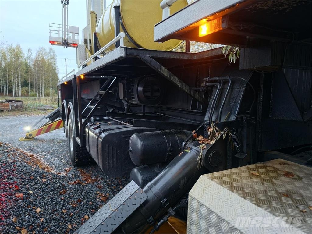 Scania 94G 260 6X2 Henkilönosturilla Crane trucks