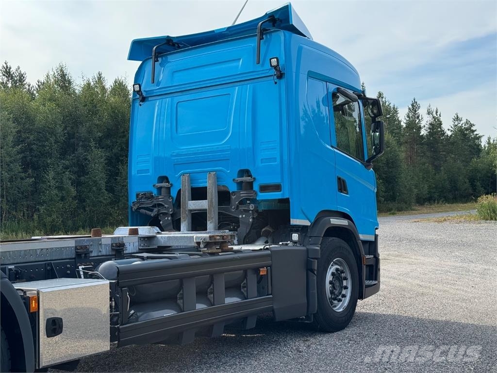 Scania G410 CNG 6x2 Smagās mašīnas ar konteineriem