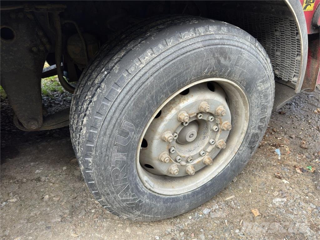 Scania P310 ja P270 ja P94 Otros camiones