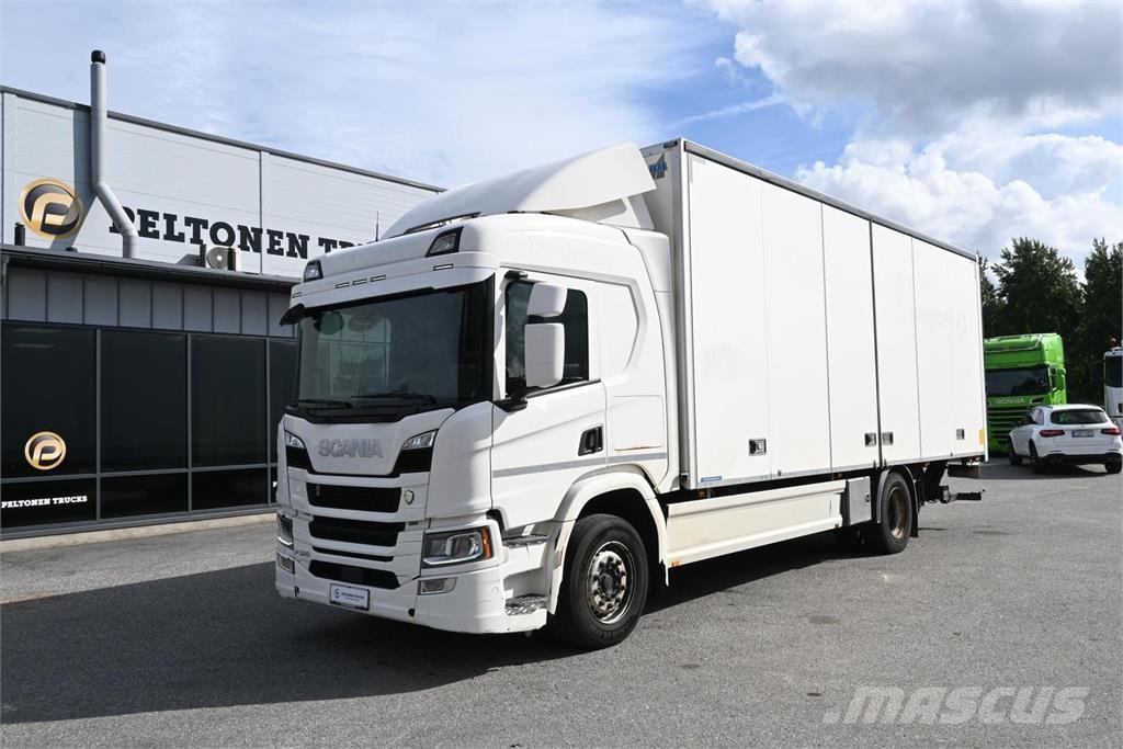Scania P320 4x2 Camiones caja cerrada