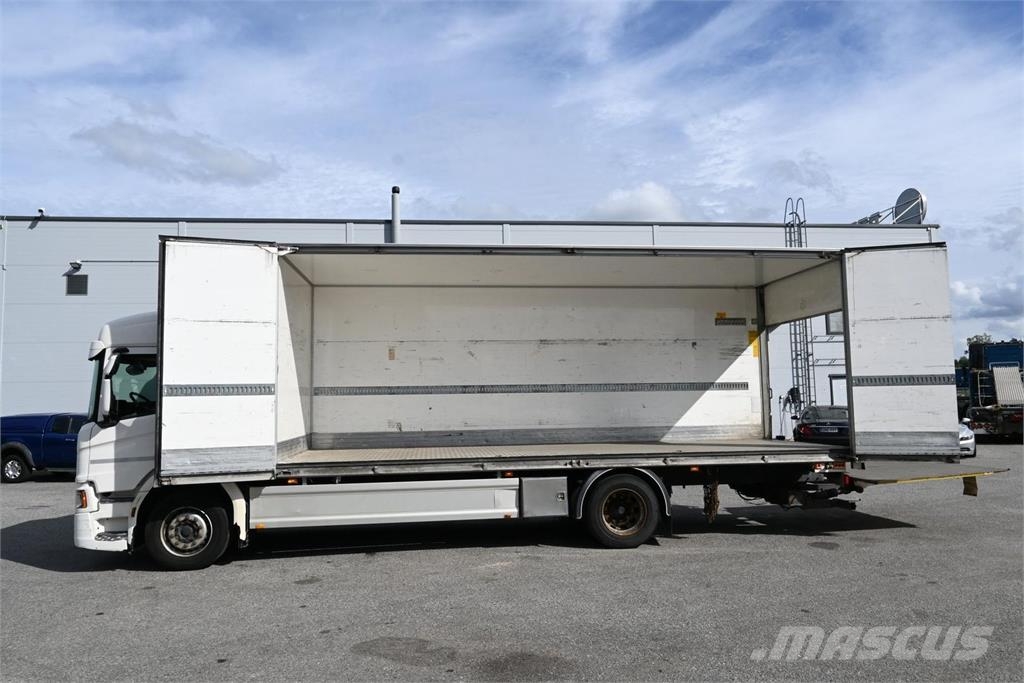 Scania P320 4x2 Camiones caja cerrada
