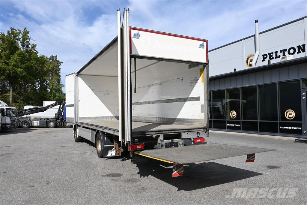 Scania P320 4x2 Camiones caja cerrada