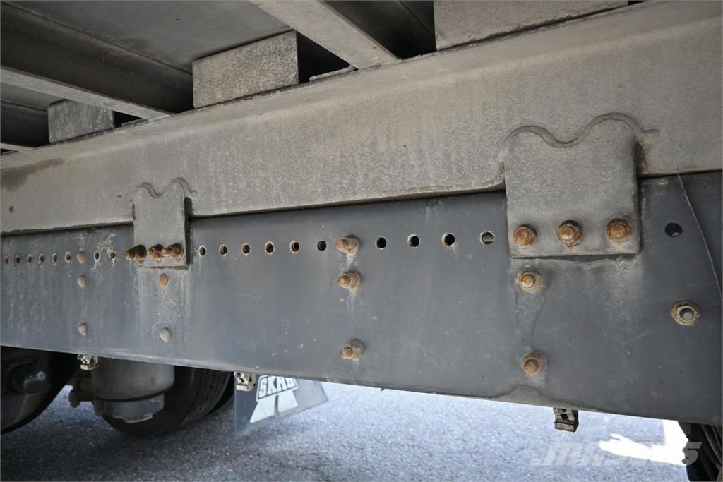 Scania P320 4x2 Camiones caja cerrada