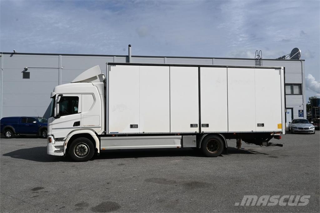 Scania P320 4x2 Camiones caja cerrada