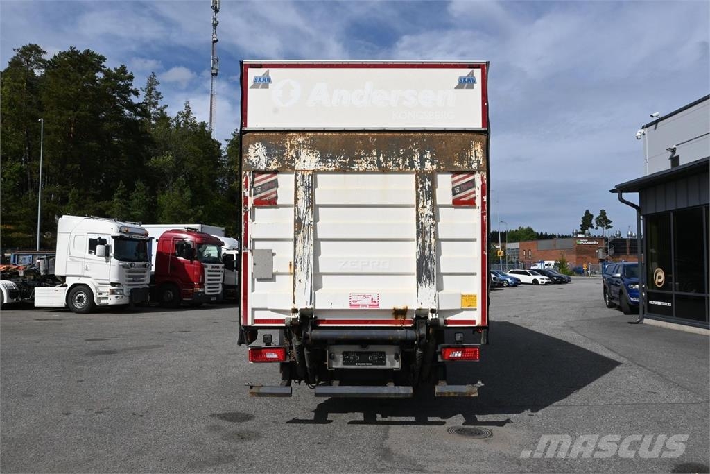 Scania P320 4x2 Camiones caja cerrada