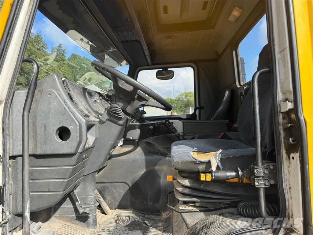 Scania P93 250 hv 4x2 Camiones polibrazo