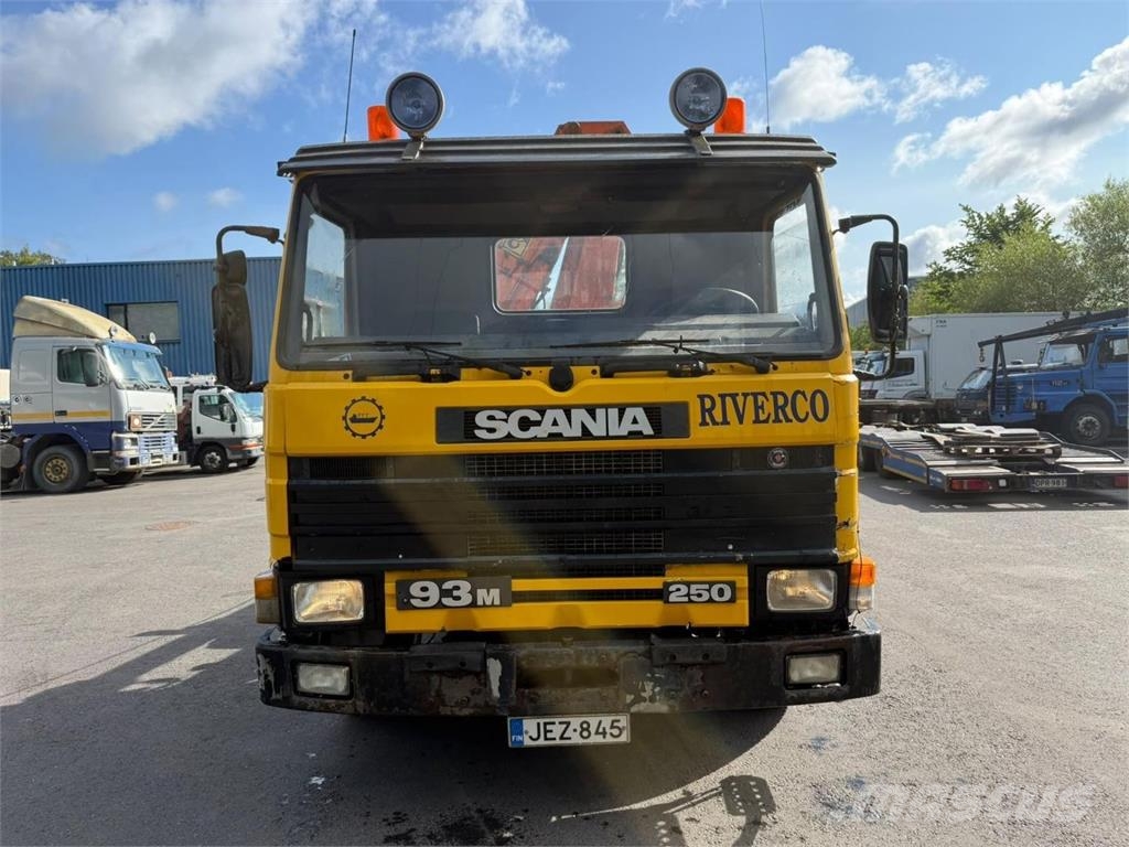 Scania P93 250 hv 4x2 Camiones polibrazo