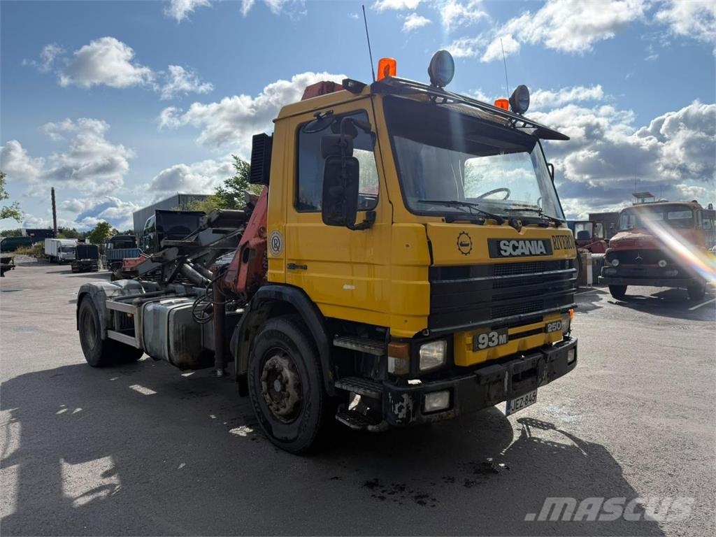 Scania P93 250 hv 4x2 Camiones polibrazo