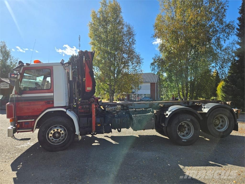 Scania PL93HL-6x2 Treileri ar āķi